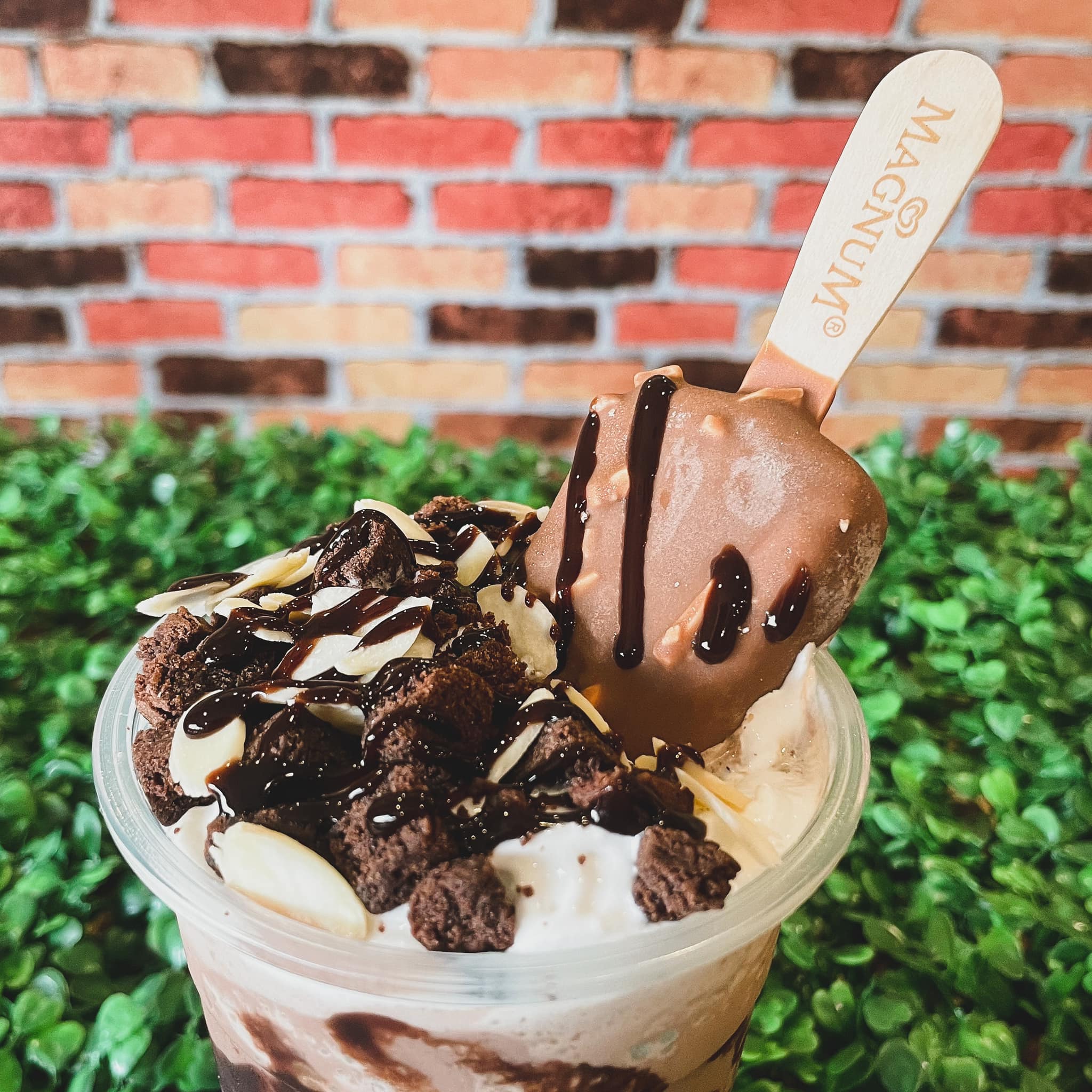 Brownie Almond Magnum